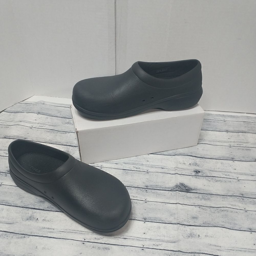 Crocs On the Clock Work Slip On Mens 9 Womens  11 Black Shoes